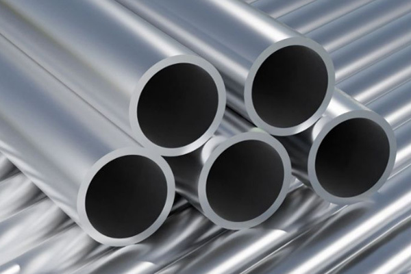 Steel Pipes: Choosing Between Seamless and Welded
